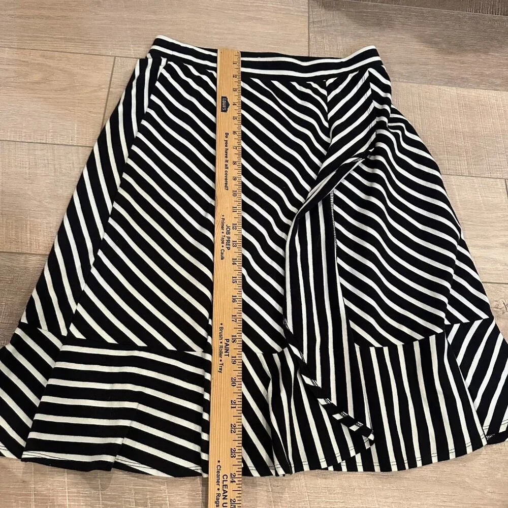 TALBOTS WOMENS BLACK AND WHITE STRIPE SKIRT XS